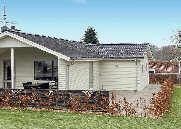 3 Bedroom Awesome In Holiday home Hejls